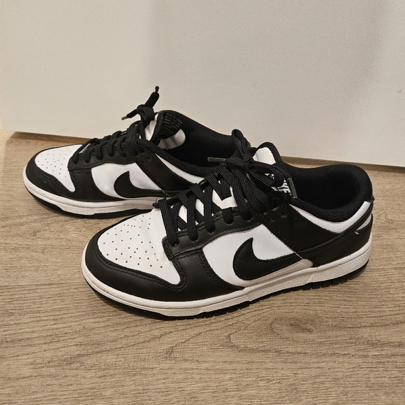 Nike Dunk Panda Low size 7.5 womens - Picture 2 of 9
